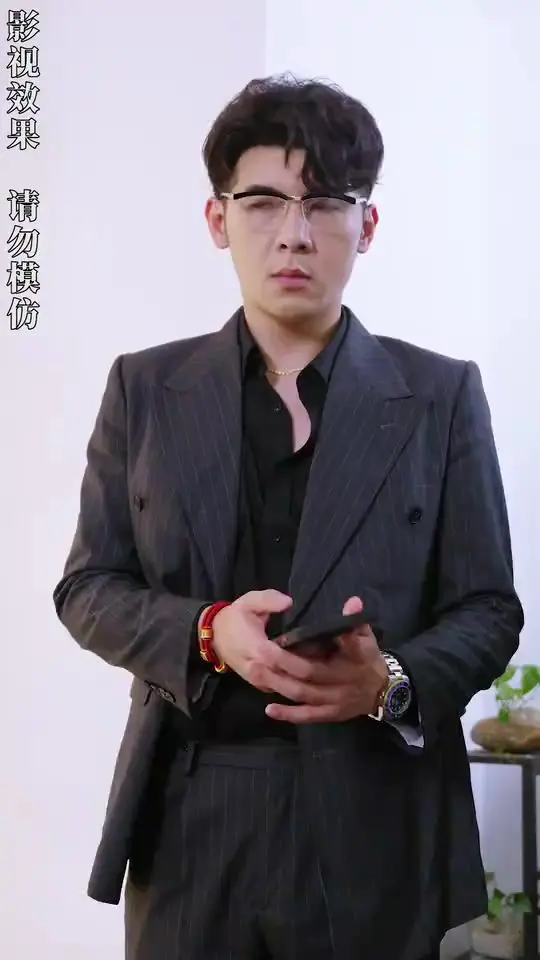 《开局四个未婚夫，个个宠我上天》：甜宠爆表！女主如何逆袭成团宠女王？